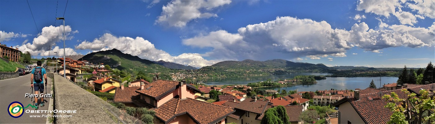 80 Rientriamo alla Via Dell Rii baciata dal sole con belle nuvole in cielo.jpg